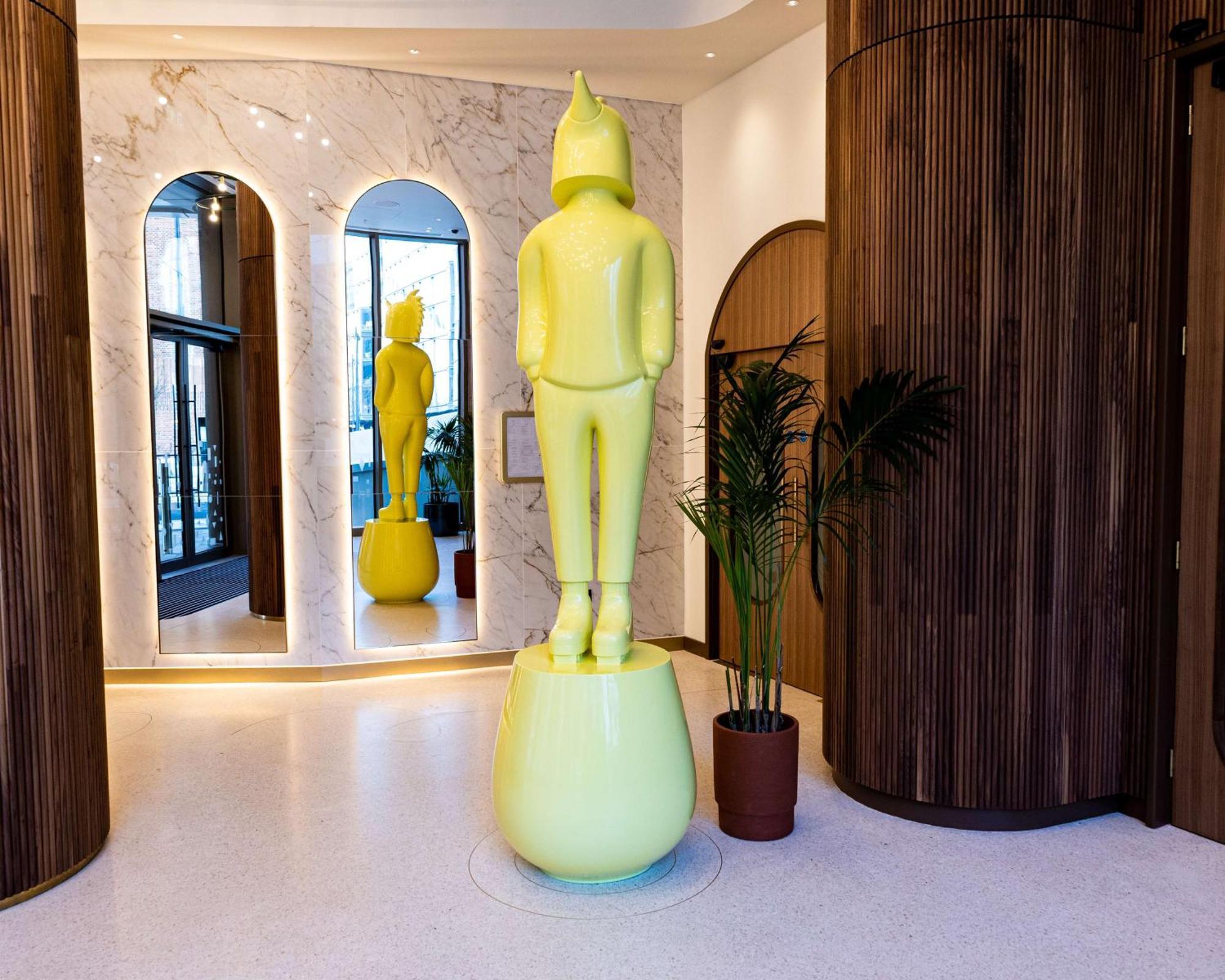 Art'Otel London Battersea Power Station, Powered By Radisson Hotels Exterior foto The sculpture in 2019