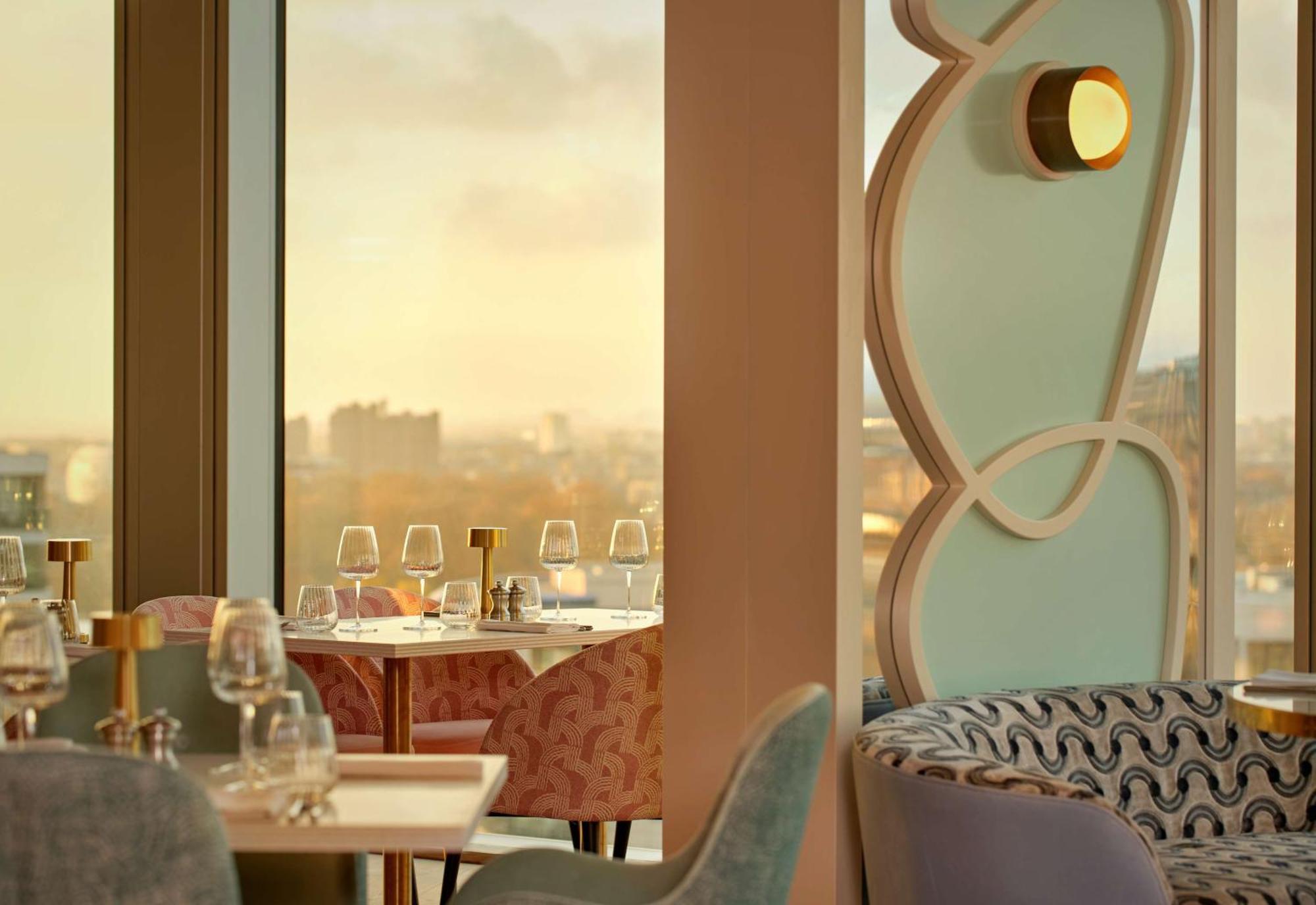 Art'Otel London Battersea Power Station, Powered By Radisson Hotels Exterior foto The interior of the restaurant