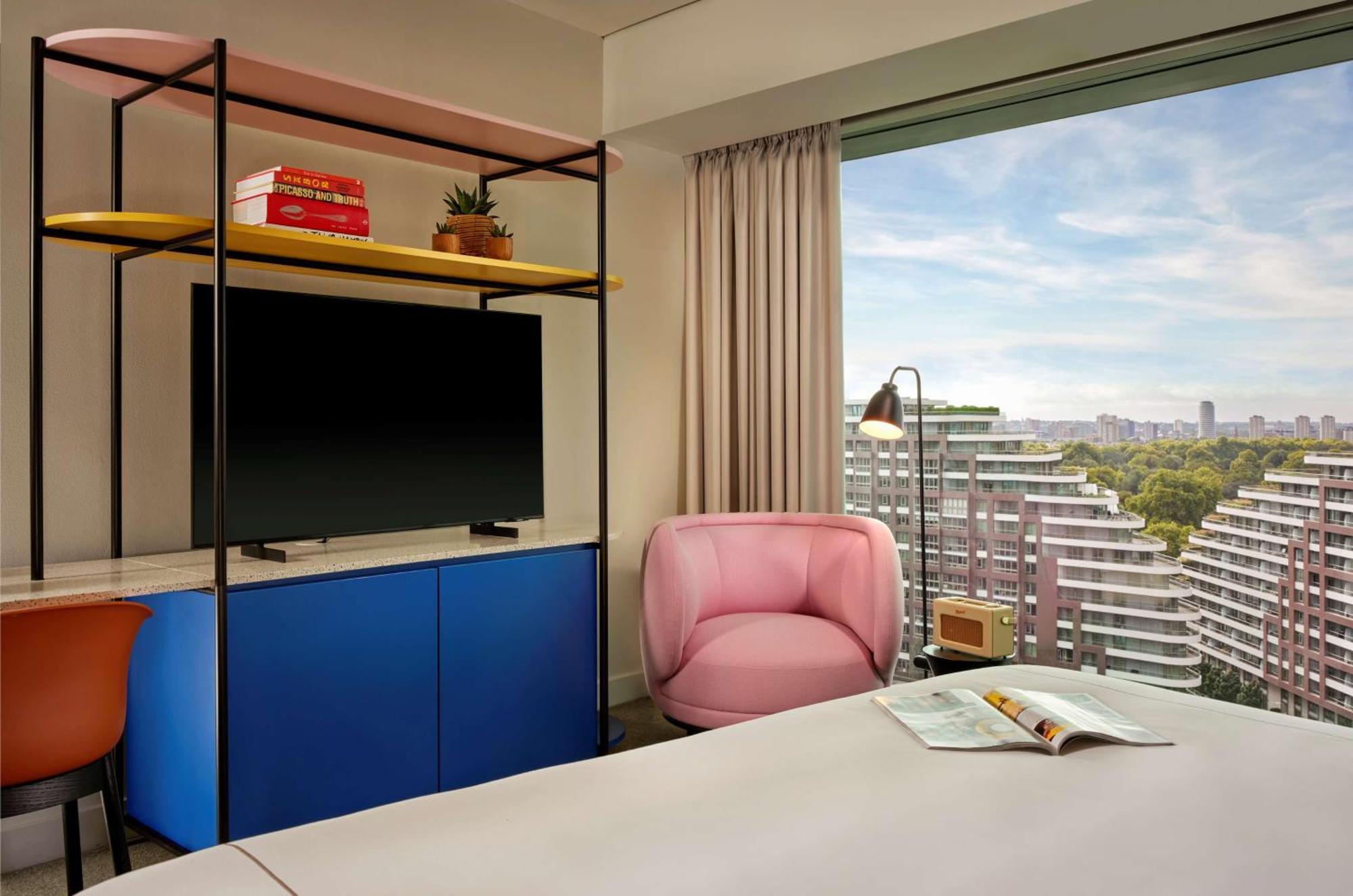 Art'Otel London Battersea Power Station, Powered By Radisson Hotels Exterior foto A room at the Standard London