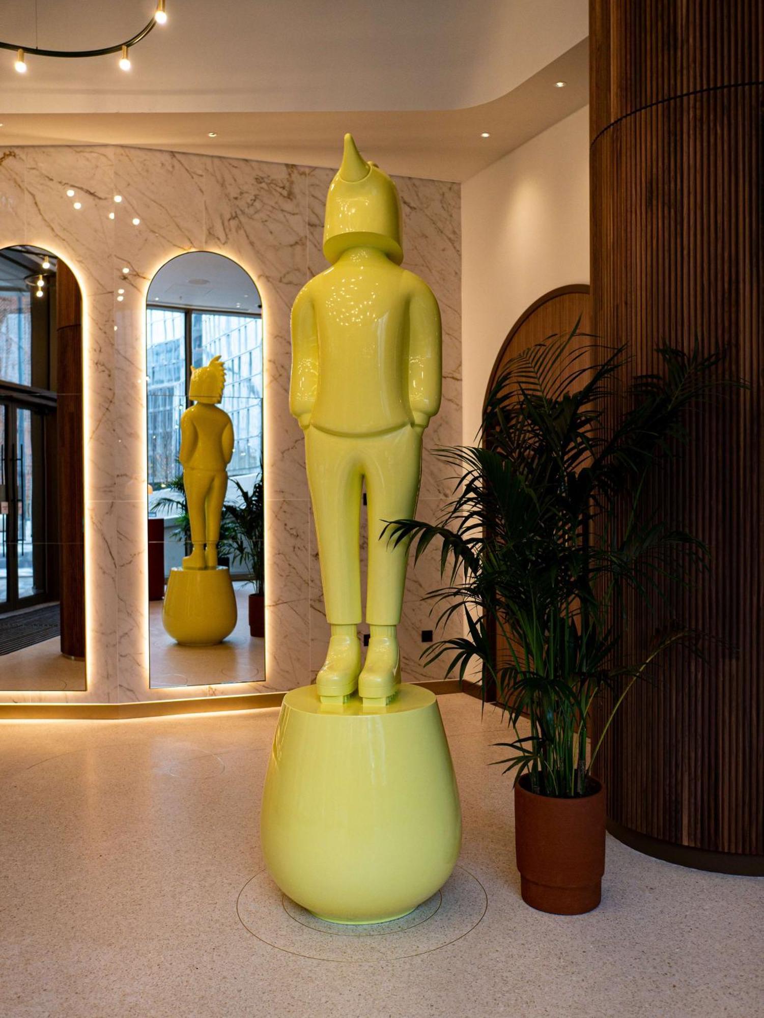 Art'Otel London Battersea Power Station, Powered By Radisson Hotels Exterior foto The Yellow Man