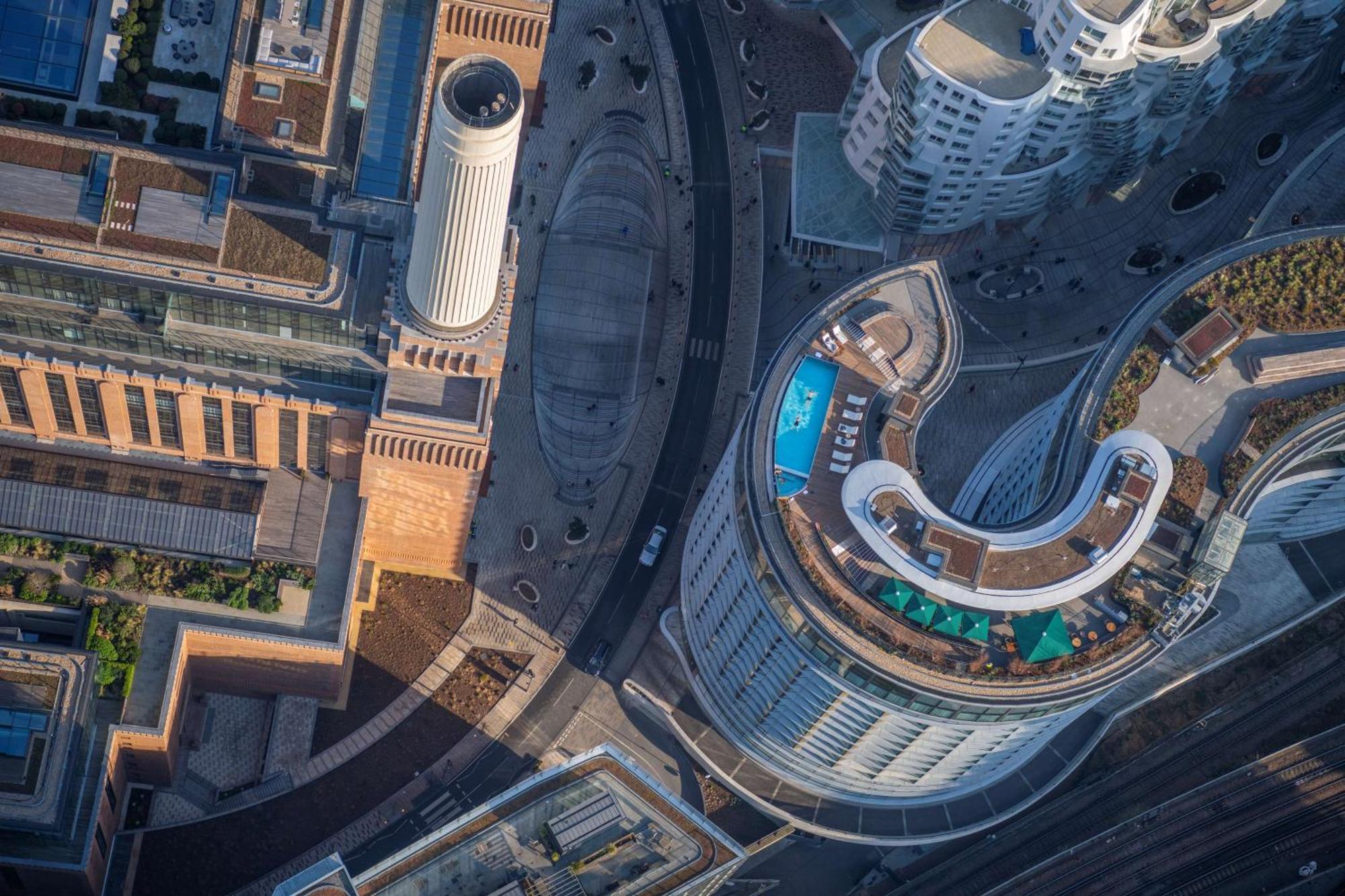 Art'Otel London Battersea Power Station, Powered By Radisson Hotels Exterior foto Aerial view of the complex