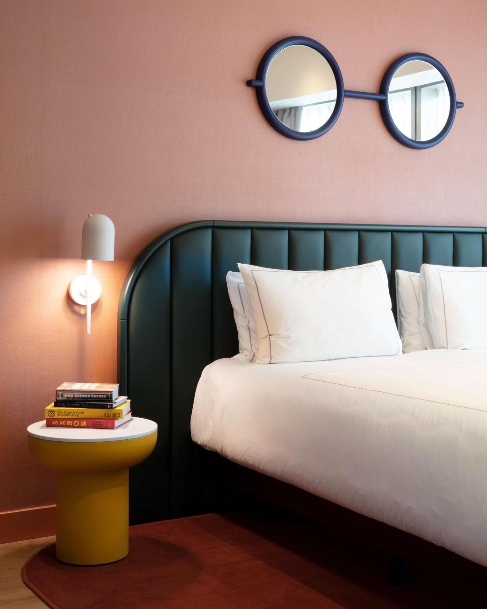 Art'Otel London Battersea Power Station, Powered By Radisson Hotels Exterior foto A bedroom at the Standard East Village